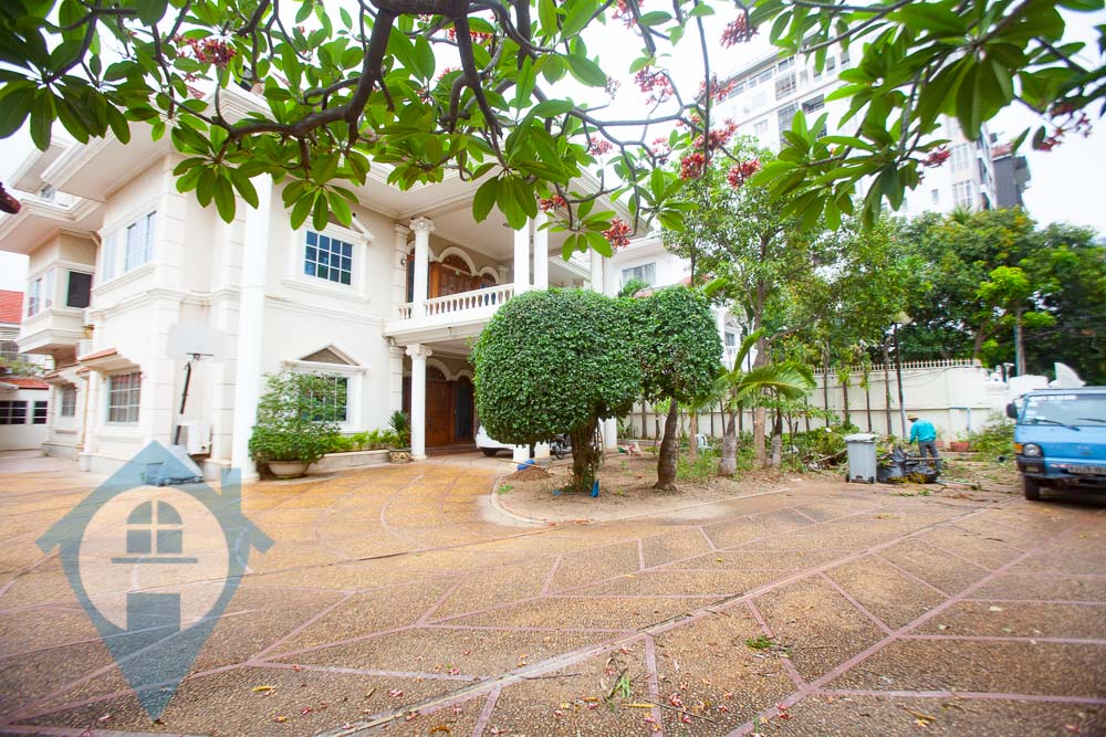 Private Pool 4 Bedroom Villa in Tonle Bassac | Phnom Penh