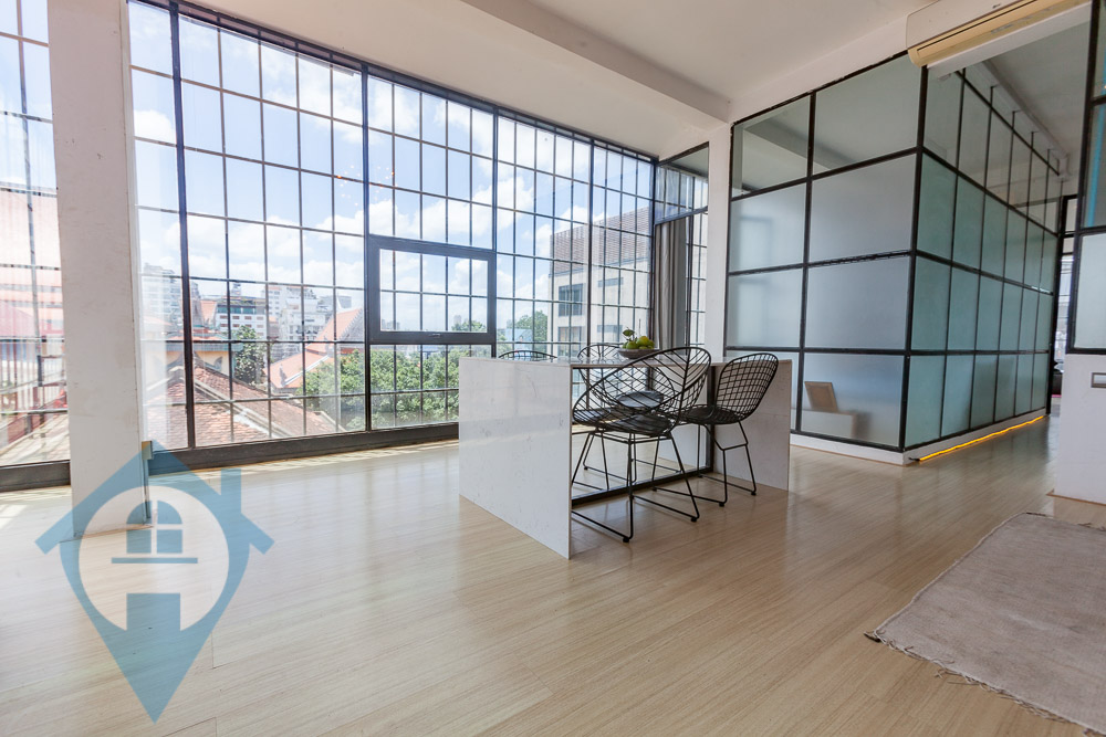 2 Bedroom Duplex Beside Wat Ounalom Monastery | Phnom Penh