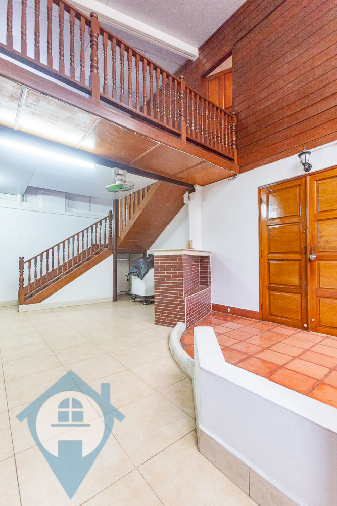 3 Bedroom Duplex Close to Wat Phnom | Phnom Penh