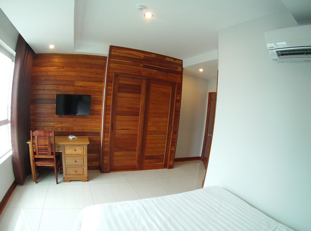 2 bedroom apartment with balcony in bkk3 | Phnom Penh