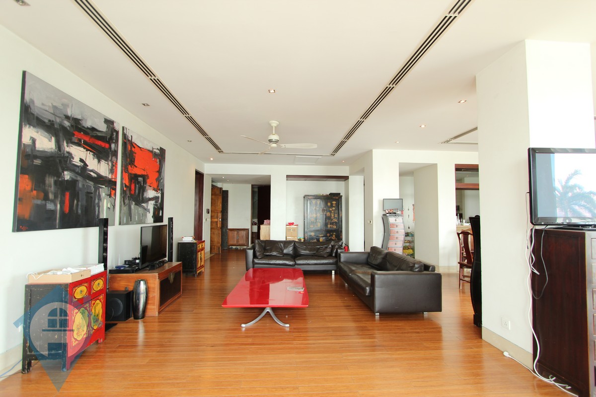 Beautiful 6 Bedroom Apartment on Riverside | Phnom Penh Real Estate