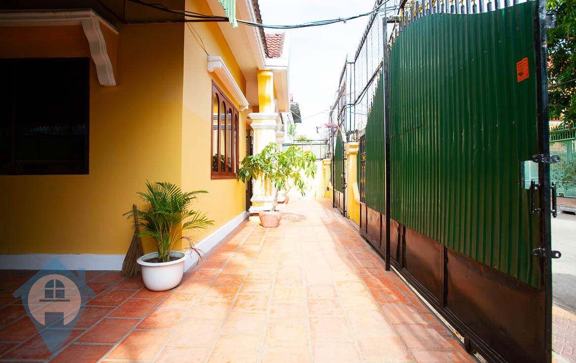 ''Family Sized Three Bedroom Villa Near Russian Market | Phnom Penh Real Estate''