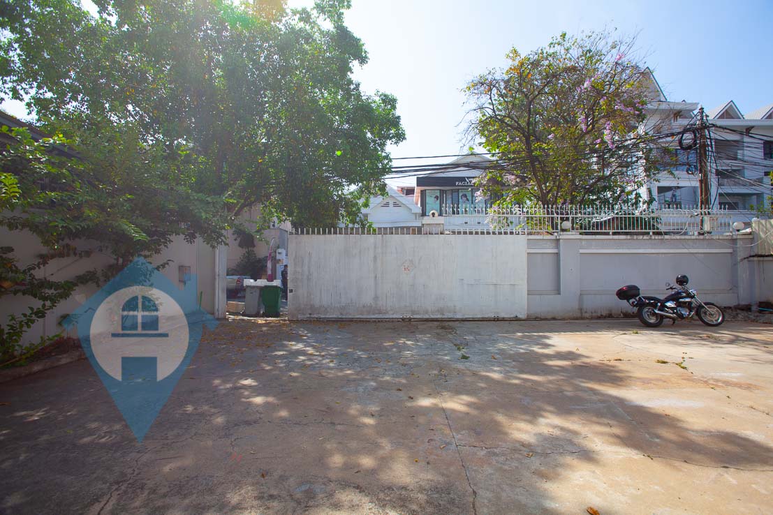 ''Large Commercial Villa Near Independence Monument | Phnom Penh Real Estate''