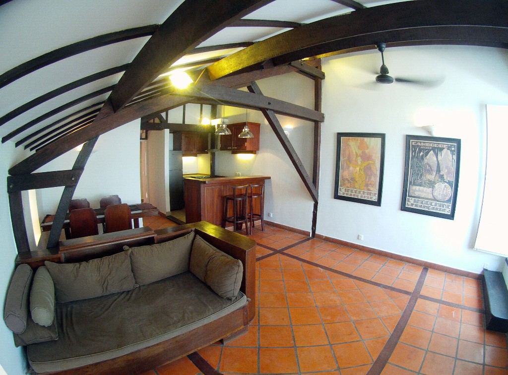 Riverside 2 bedroom in a colonial building