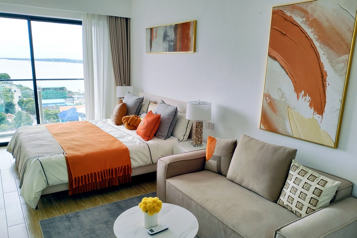 Studio apartment overlooking the Mekong River | Phnom Penh